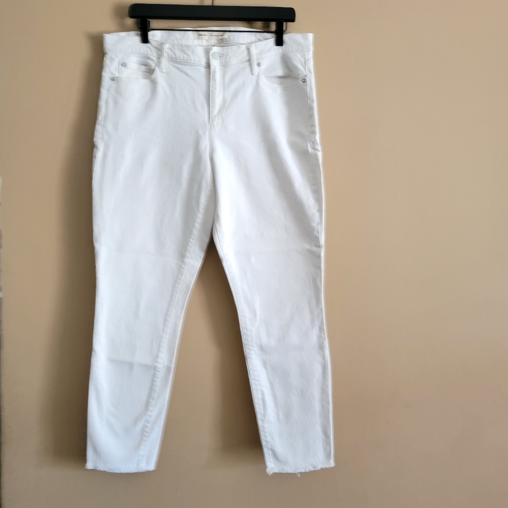 GAP True Skinny ankle White Jean raw hem Size 32